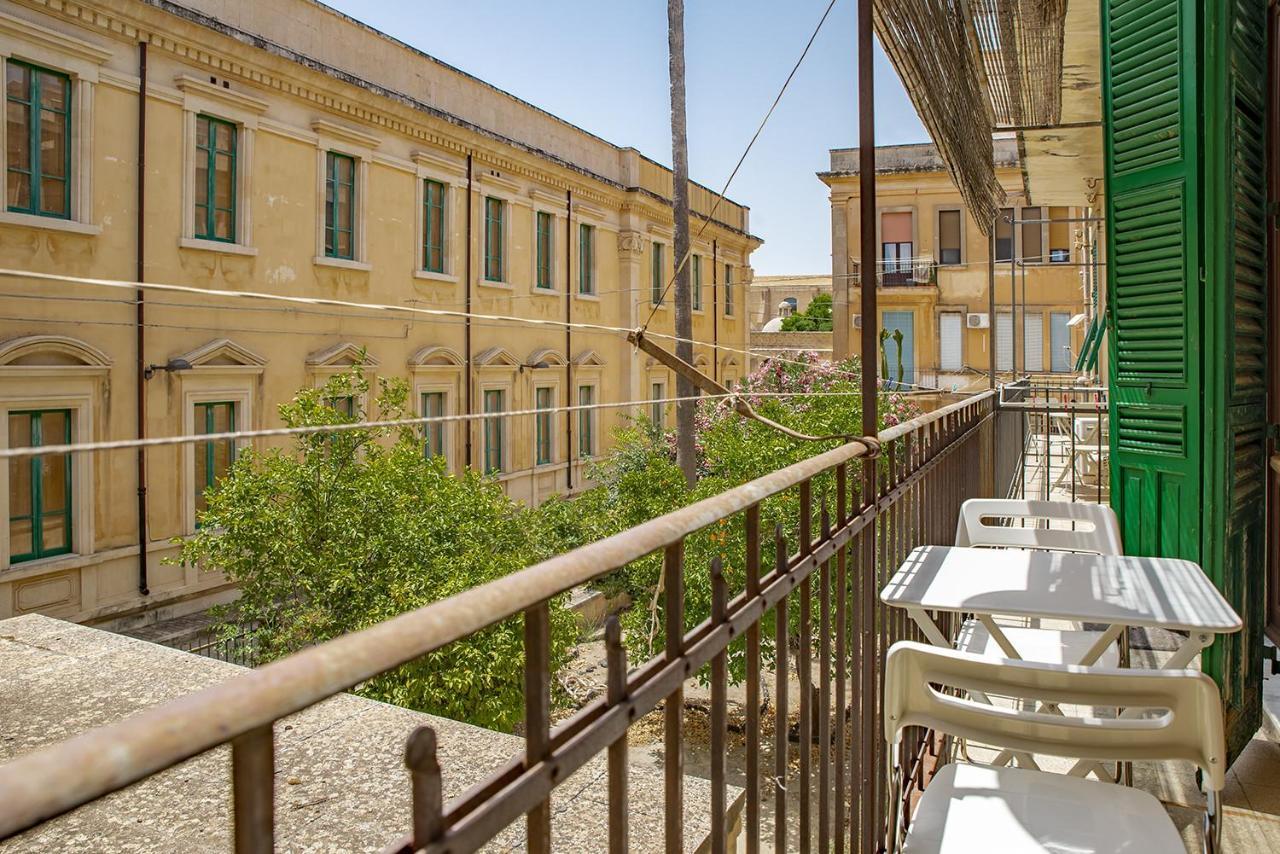 Cavour Apartments By Wonderful Italy 노토 외부 사진